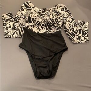 Sexy Long Sleeve Black & White Swimsuit Vacation Beach Body Suit Form Fitting